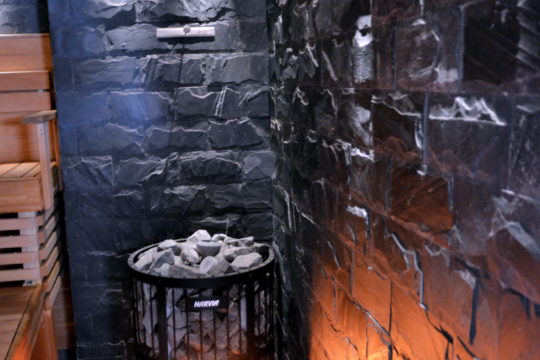 sauna-kiviseinä-seinälaatta-laatoitustyöt